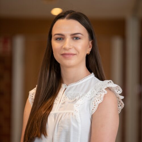 Oliwia Gluchowska - Accounts and Audit Trainee